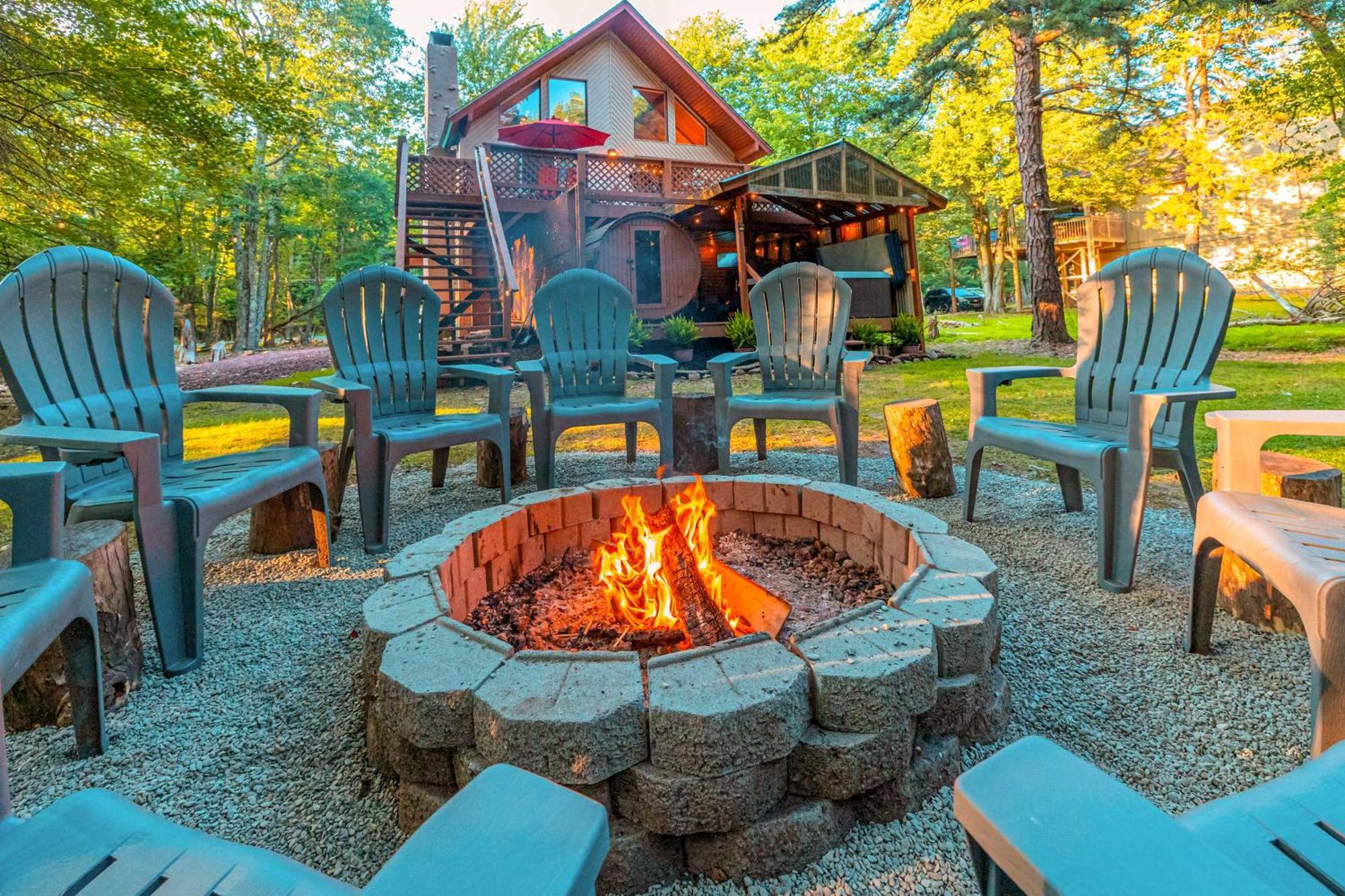 Poconos Ski Retreat With Sauna, Hot Tub, And Game Room Lake Harmony Esterno foto