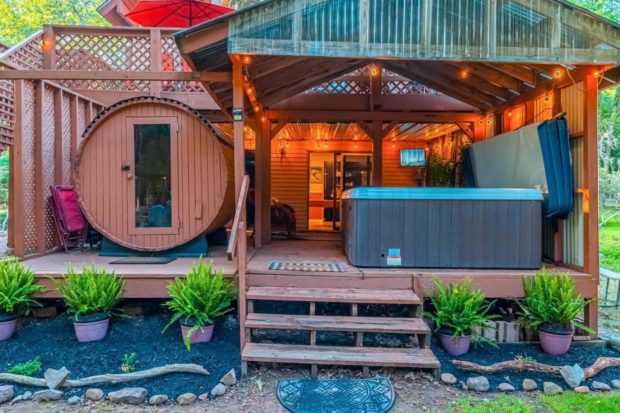 Poconos Ski Retreat With Sauna, Hot Tub, And Game Room Lake Harmony Esterno foto