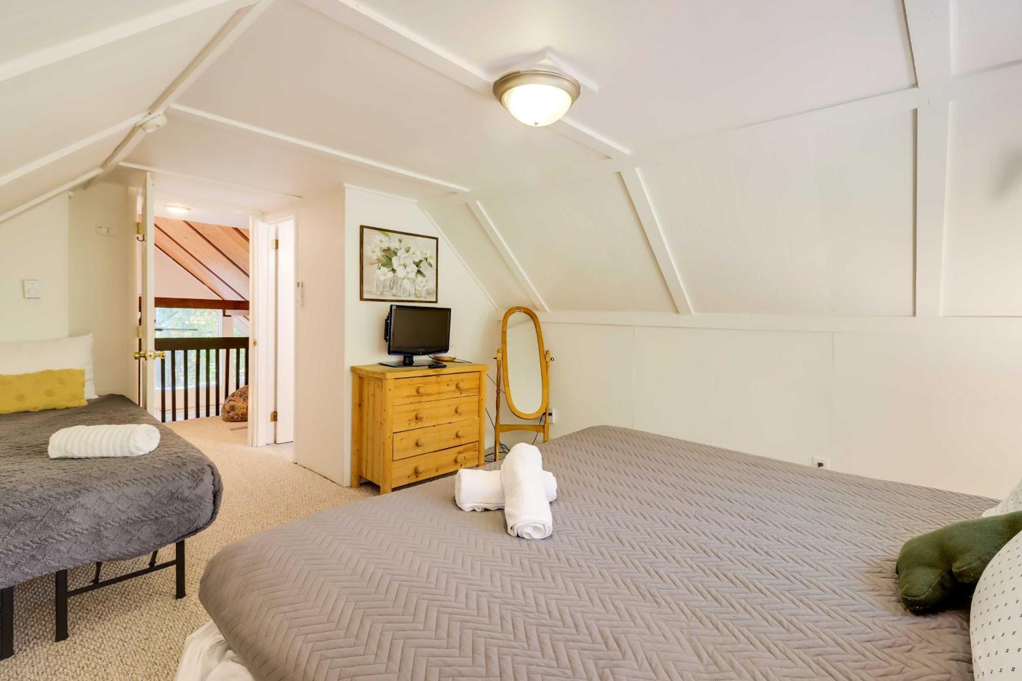 Poconos Ski Retreat With Sauna, Hot Tub, And Game Room Lake Harmony Esterno foto
