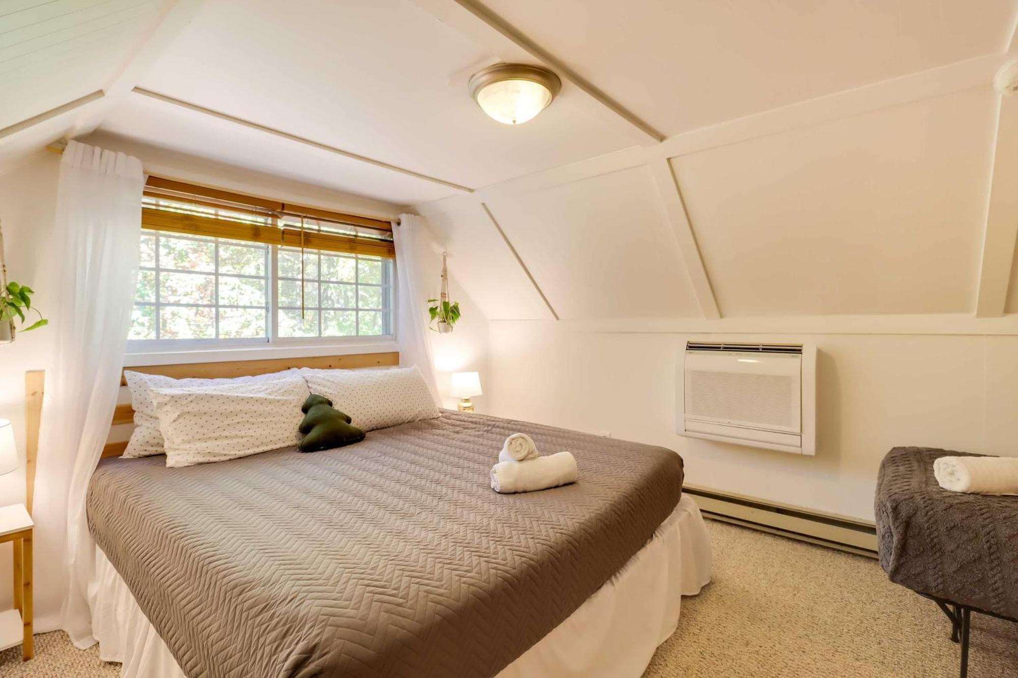 Poconos Ski Retreat With Sauna, Hot Tub, And Game Room Lake Harmony Esterno foto