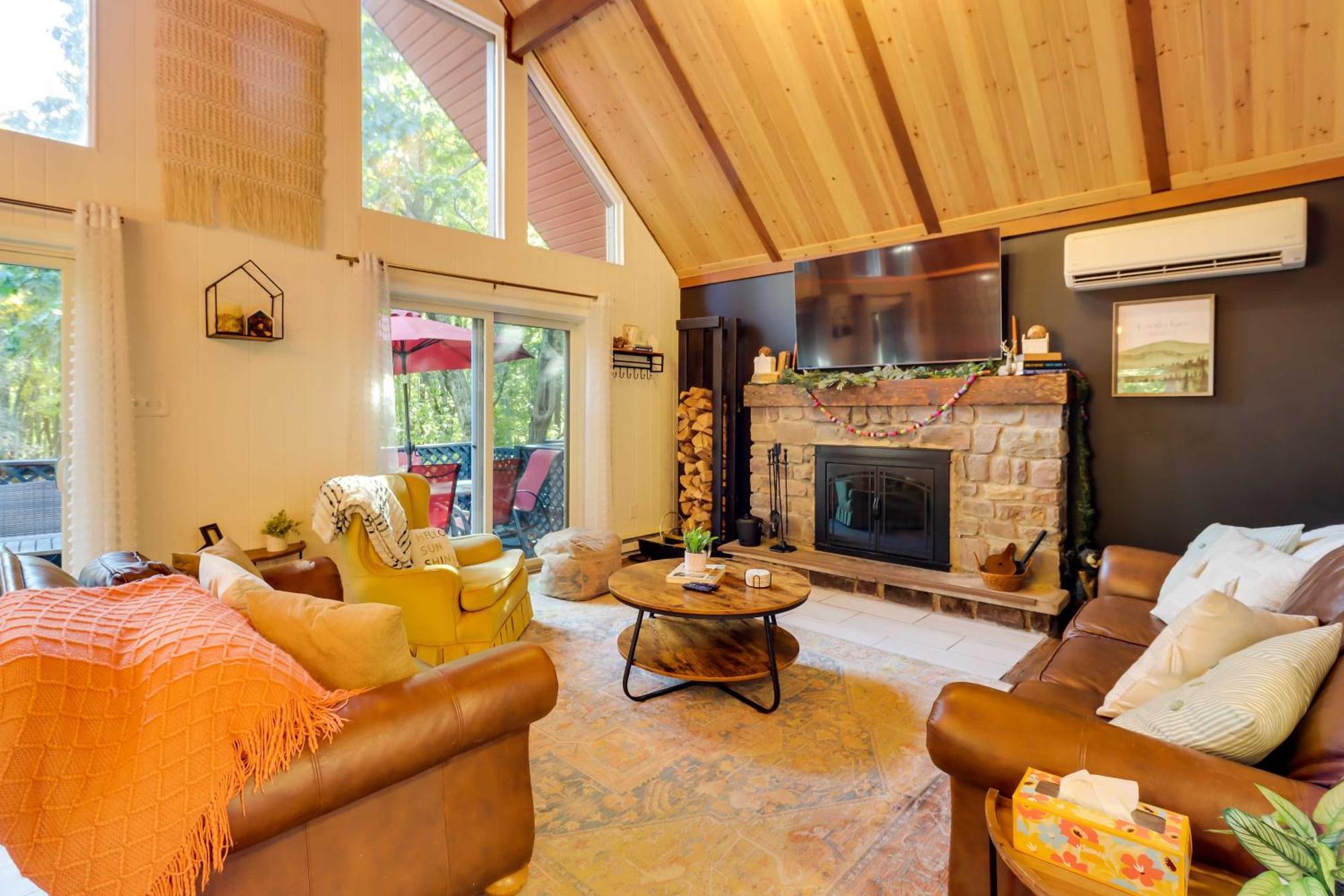 Poconos Ski Retreat With Sauna, Hot Tub, And Game Room Lake Harmony Esterno foto
